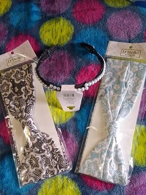 YOU GET ALL 4. 2 HEAD BANDS,BLACK AND TURQUOISE, 1 HAIR BAND W/ PEARLS, AND 1 CL